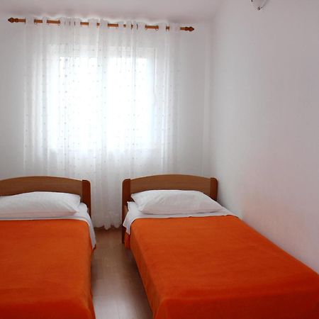 Apartments Tonci And Iris Primosten Exterior photo