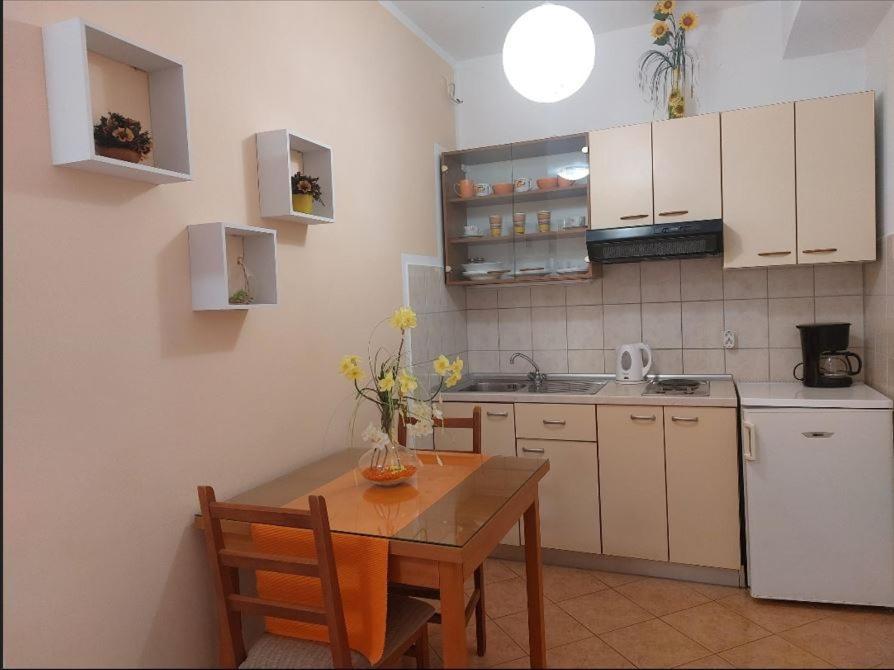 Apartments Tonci And Iris Primosten Room photo