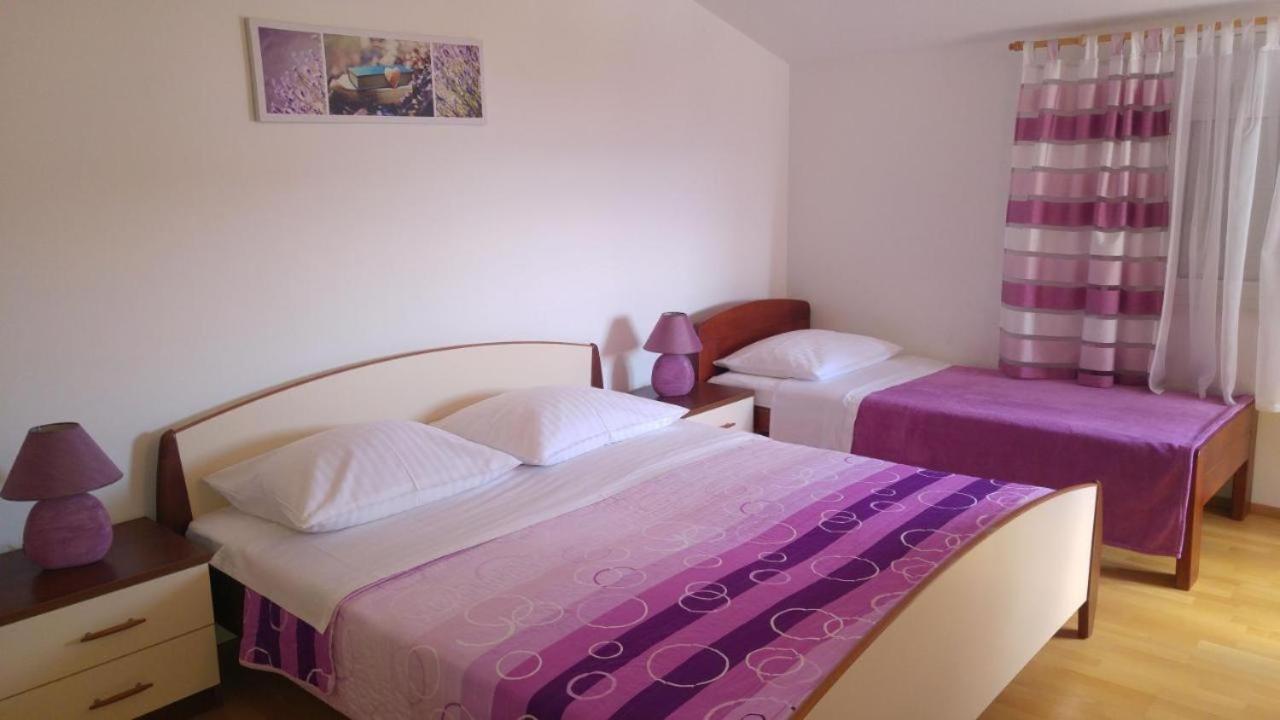 Apartments Tonci And Iris Primosten Exterior photo