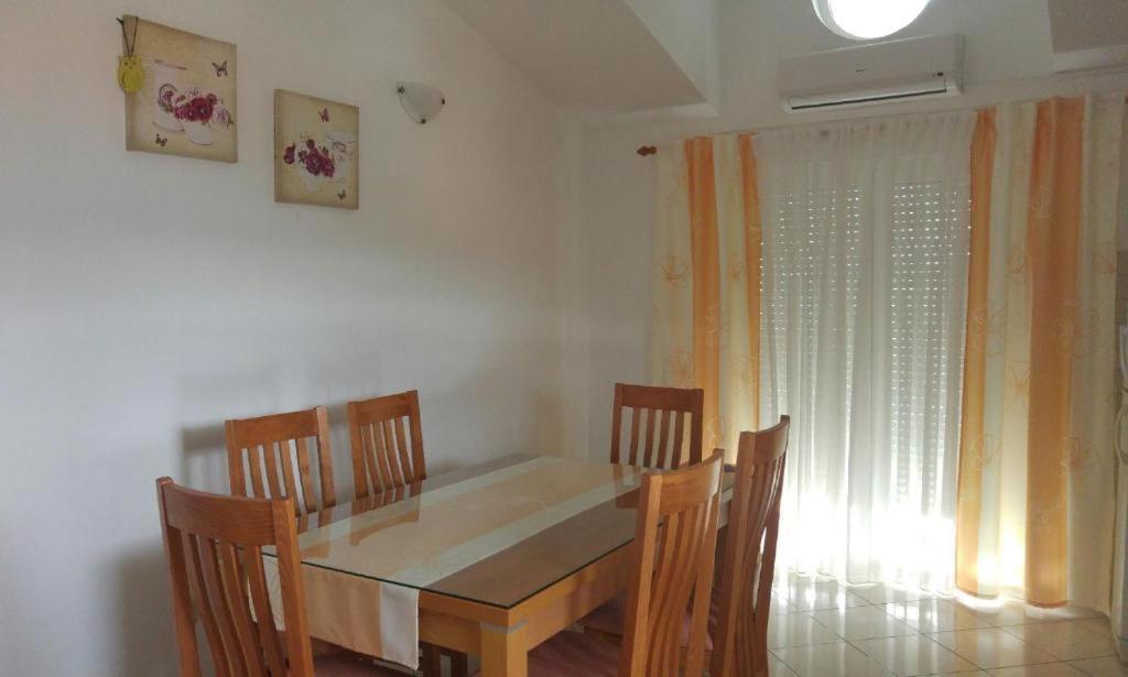 Apartments Tonci And Iris Primosten Exterior photo