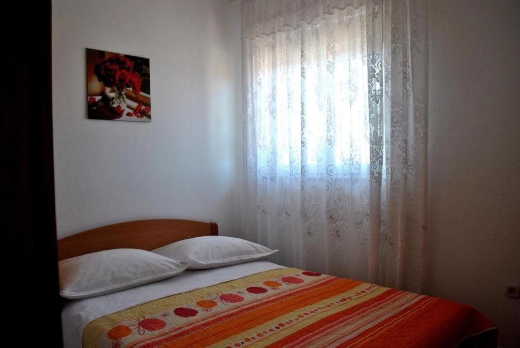 Apartments Tonci And Iris Primosten Exterior photo
