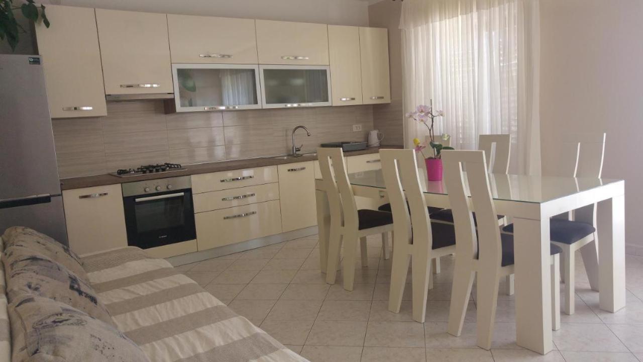 Apartments Tonci And Iris Primosten Exterior photo